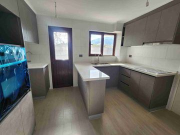 HERMOSAS CASAS TOTALMENTE NUEVAS EN CALLE PRAT A PASOS DE AV OHIGGINS EN CHIGUAYANTE.