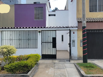 Venta Casa 2 Pisos La Victoria + Cochera Y Patio