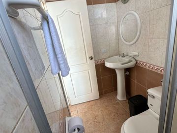 VENDO DEPARTAMENTO DE 3 HABITACIONES EN EDIFICIO EN LA PLAYA - CRUCCRUCITA LA BELLA DE PORTOVIEJO