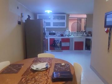 🔥 ¡OPORTUNIDAD ÚNICA! CASA EN STA. ANITA – PRECIO MÁS BAJO DE LA ZONA – DOBLE INGRESO Y FRENTE AL PARQUE!