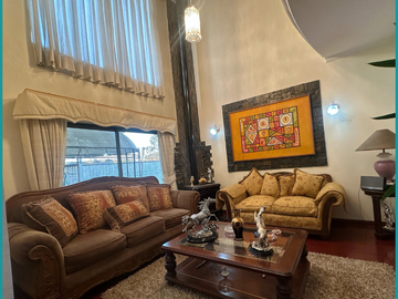 Venta Amplia Casa Con Piscina Lomas San Andrés