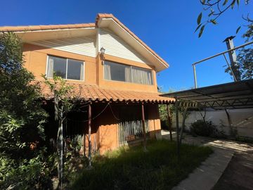 Casa solida en Olmué
