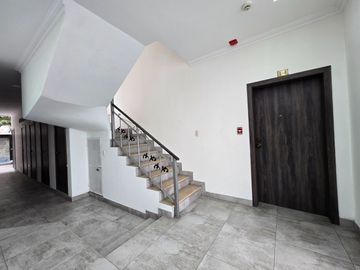 Alquiler de Departamento de 3 dormitorios en Planta baja, con garaje en condominio con piscina y cerramiento - Kennedy Norte, a 2 minutos del WTC