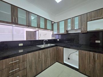 Alquiler de Departamento de 3 dormitorios en Planta baja, con garaje en condominio con piscina y cerramiento - Kennedy Norte, a 2 minutos del WTC