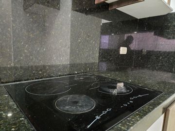 Alquiler de Departamento de 3 dormitorios en Planta baja, con garaje en condominio con piscina y cerramiento - Kennedy Norte, a 2 minutos del WTC