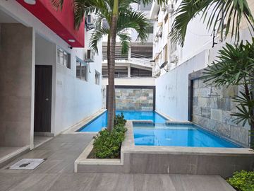 Alquiler de Departamento de 3 dormitorios en Planta baja, con garaje en condominio con piscina y cerramiento - Kennedy Norte, a 2 minutos del WTC