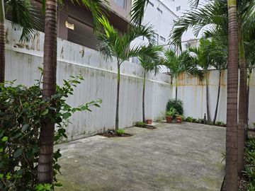 Alquiler de Departamento de 3 dormitorios en Planta baja, con garaje en condominio con piscina y cerramiento - Kennedy Norte, a 2 minutos del WTC
