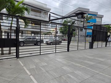 Alquiler de Departamento de 3 dormitorios en Planta baja, con garaje en condominio con piscina y cerramiento - Kennedy Norte, a 2 minutos del WTC