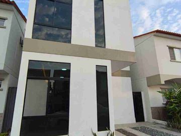 Vendo Casa en Urbanización Logare, Cerca a Centro Comercial El Coral