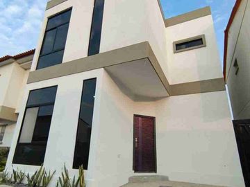 Vendo Casa en Urbanización Logare, Cerca a Centro Comercial El Coral
