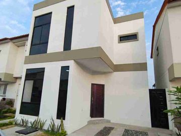 Vendo Casa en Urbanización Logare, Cerca a Centro Comercial El Coral