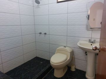 Dpto. Santa Patricia 3 dormitorios + cochera $ 135,000 negociables