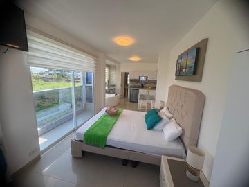 EN PORTON DEL MAR VENDO CASA REMODELADA 4 SUITES INDEPENDIENTES