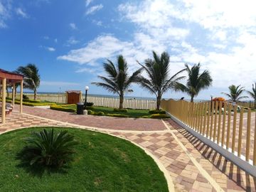 EN PORTON DEL MAR VENDO CASA REMODELADA 4 SUITES INDEPENDIENTES