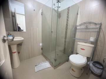 EN PORTON DEL MAR VENDO CASA REMODELADA 4 SUITES INDEPENDIENTES
