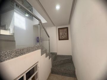 EN PORTON DEL MAR VENDO CASA REMODELADA 4 SUITES INDEPENDIENTES