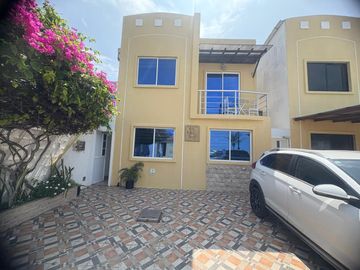 EN PORTON DEL MAR VENDO CASA REMODELADA 4 SUITES INDEPENDIENTES