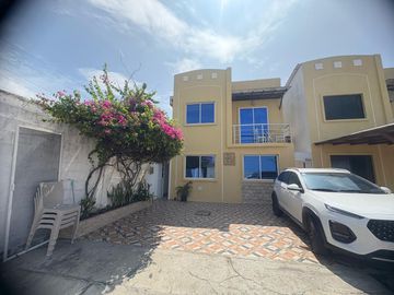 EN PORTON DEL MAR VENDO CASA REMODELADA 4 SUITES INDEPENDIENTES