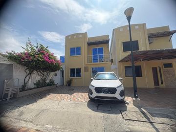 EN PORTON DEL MAR VENDO CASA REMODELADA 4 SUITES INDEPENDIENTES