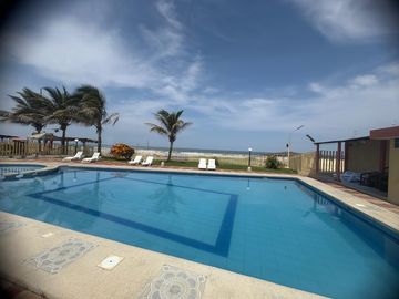 EN PORTON DEL MAR VENDO CASA REMODELADA 4 SUITES INDEPENDIENTES