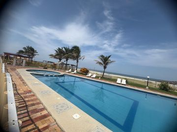 EN PORTON DEL MAR VENDO CASA REMODELADA 4 SUITES INDEPENDIENTES