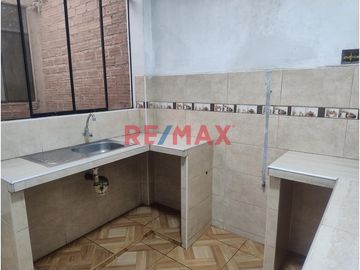 Venta de Casa con Doble Frente – Urb. Las Palmas, Puente Piedra