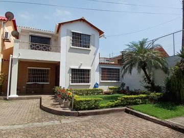 CASA EN VENTA EN SAMANES 5 CONJUNTO CERRADO