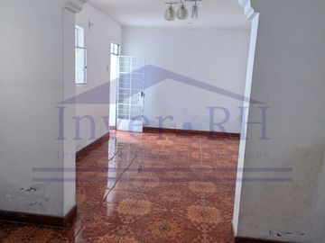 VENTA EN LIMA CERCADO, CASA DE 2 PISOS + AZOTEA EN MIRONES BAJO.