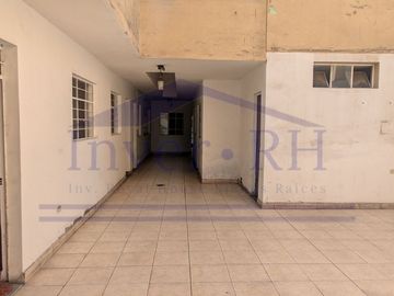 VENTA EN LIMA CERCADO, CASA DE 2 PISOS + AZOTEA EN MIRONES BAJO.