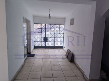 VENTA EN LIMA CERCADO, CASA DE 2 PISOS + AZOTEA EN MIRONES BAJO.
