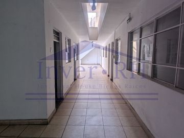 VENTA EN LIMA CERCADO, CASA DE 2 PISOS + AZOTEA EN MIRONES BAJO.
