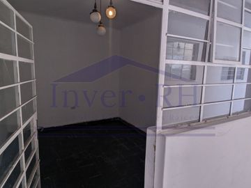 VENTA EN LIMA CERCADO, CASA DE 2 PISOS + AZOTEA EN MIRONES BAJO.
