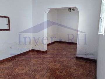 VENTA EN LIMA CERCADO, CASA DE 2 PISOS + AZOTEA EN MIRONES BAJO.