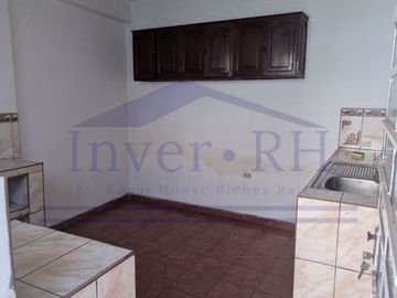 VENTA EN LIMA CERCADO, CASA DE 2 PISOS + AZOTEA EN MIRONES BAJO.