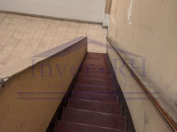 VENTA EN LIMA CERCADO, CASA DE 2 PISOS + AZOTEA EN MIRONES BAJO.