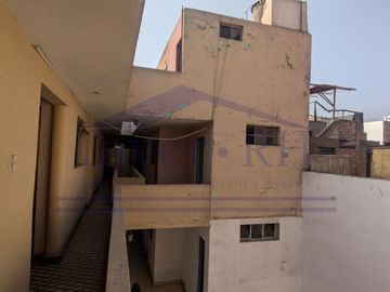 VENTA EN LIMA CERCADO, CASA DE 2 PISOS + AZOTEA EN MIRONES BAJO.