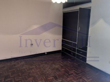 VENTA EN LIMA CERCADO, CASA DE 2 PISOS + AZOTEA EN MIRONES BAJO.