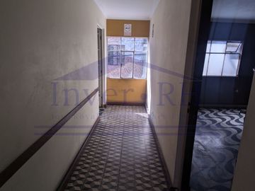 VENTA EN LIMA CERCADO, CASA DE 2 PISOS + AZOTEA EN MIRONES BAJO.