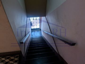 VENTA EN LIMA CERCADO, CASA DE 2 PISOS + AZOTEA EN MIRONES BAJO.