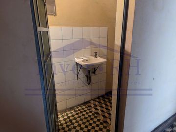 VENTA EN LIMA CERCADO, CASA DE 2 PISOS + AZOTEA EN MIRONES BAJO.
