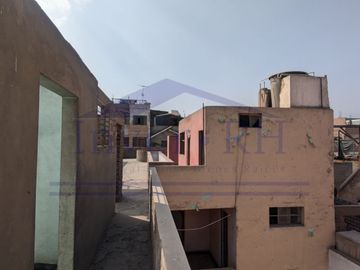 VENTA EN LIMA CERCADO, CASA DE 2 PISOS + AZOTEA EN MIRONES BAJO.