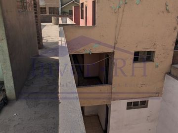 VENTA EN LIMA CERCADO, CASA DE 2 PISOS + AZOTEA EN MIRONES BAJO.