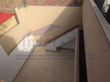 VENTA EN LIMA CERCADO, CASA DE 2 PISOS + AZOTEA EN MIRONES BAJO.