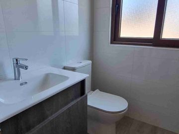 vendo linda casa 4 dormitorios 4 baños en condominio Pucon