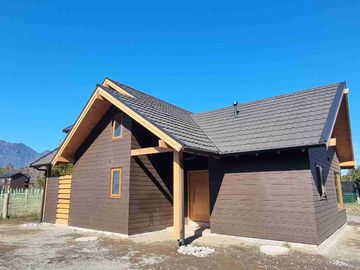 vendo linda casa 4 dormitorios 4 baños en condominio Pucon