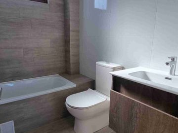 vendo linda casa 4 dormitorios 4 baños en condominio Pucon