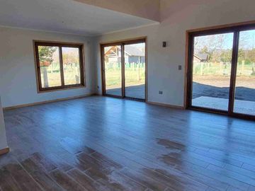 vendo linda casa 4 dormitorios 4 baños en condominio Pucon