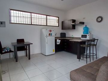 Oportunidad de Inversión en Urdesa Central: Casa Rentera de Una Planta con Alta Rentabilidad.