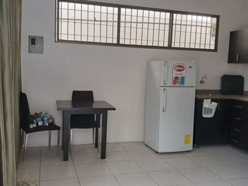 Oportunidad de Inversión en Urdesa Central: Casa Rentera de Una Planta con Alta Rentabilidad.