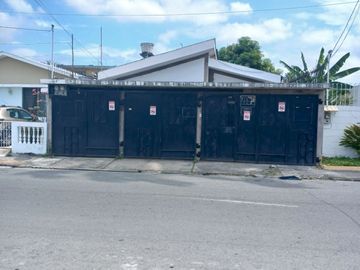 Oportunidad de Inversión en Urdesa Central: Casa Rentera de Una Planta con Alta Rentabilidad.